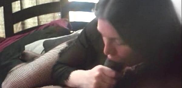  sexy white girl sucking bbc on a bed